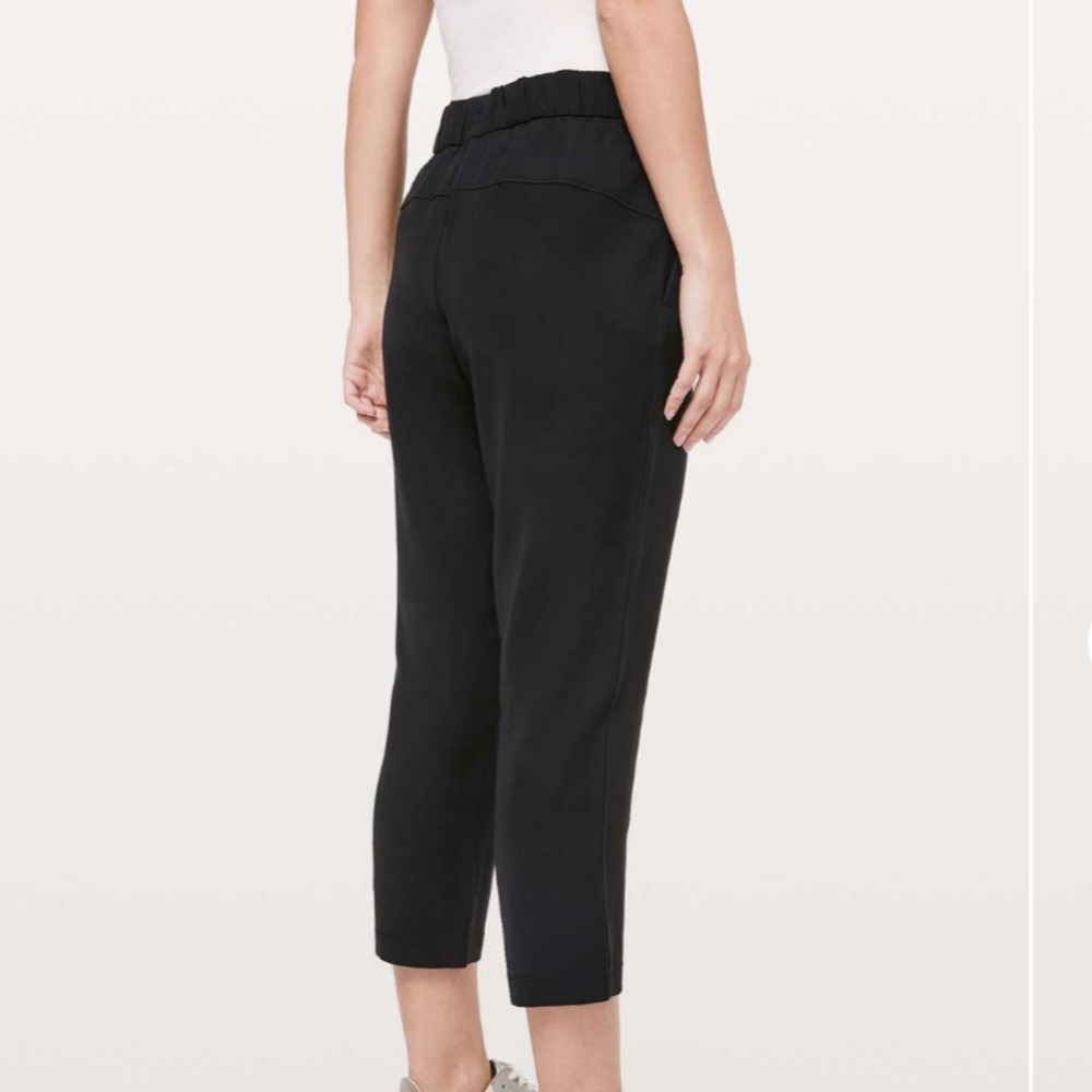 Lululemon Athletica Black On The Fly Crop 23” Pants - Picture 2 of 7